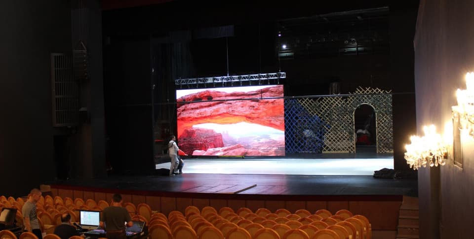 Светодиодный экран для Свердловского академического театра драмы