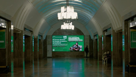 Светодиодный экран на станции метро «1905 года»