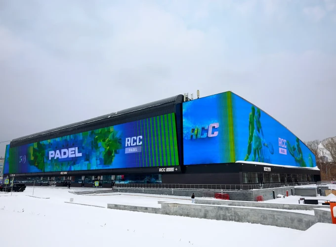 Реечный медиафасад Падел-арены РМК