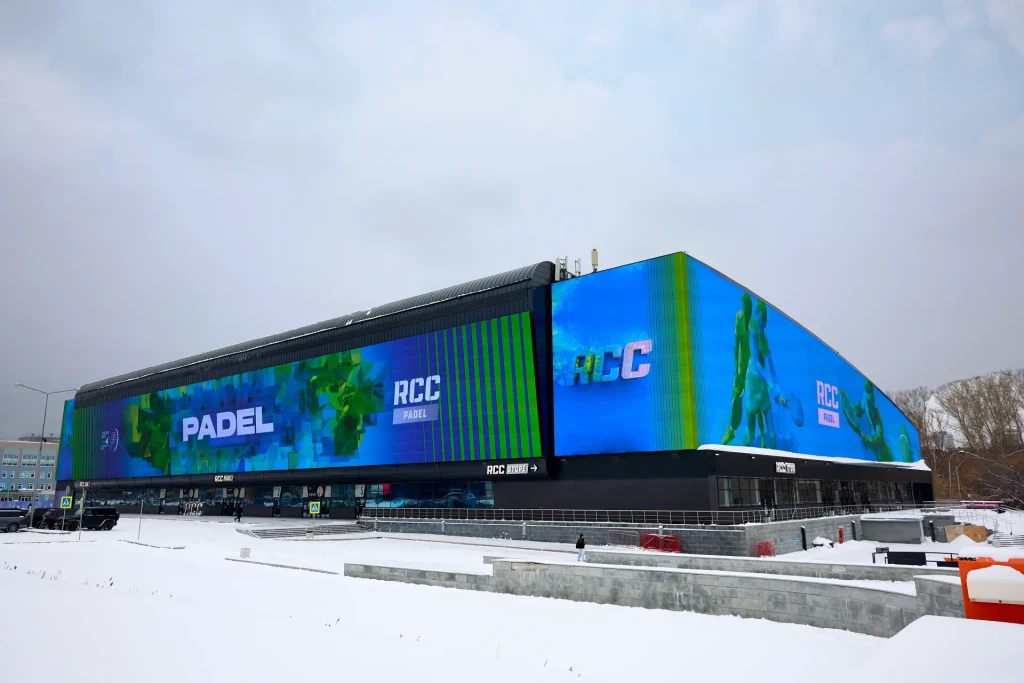 Реечный медиафасад Падел-арены РМК