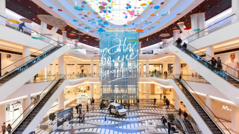 Прозрачный светодиодный экран ТРЦ «Ривьера», Москва